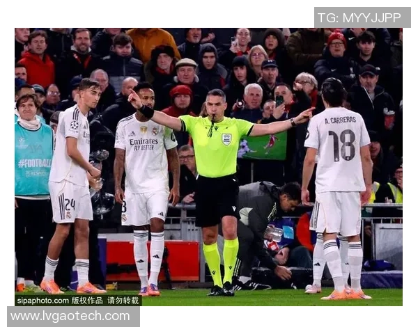 足球明星迪奇尔的传奇之路与他在绿茵场上的辉煌成就探秘